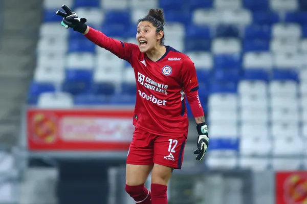 Ubican a Alejandría Godínez fuera de Cruz Azul. (Imago 7)