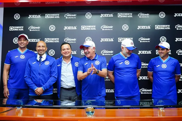 El día que presentaron a Tuca Ferretti. (Imago 7)
