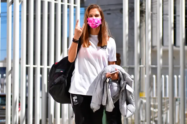 Nailea Vidrio con el León (Imago7)