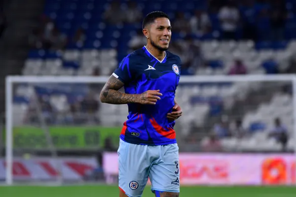 Luis García Postigo defendió a Carlos Salcedo (Imago 7)