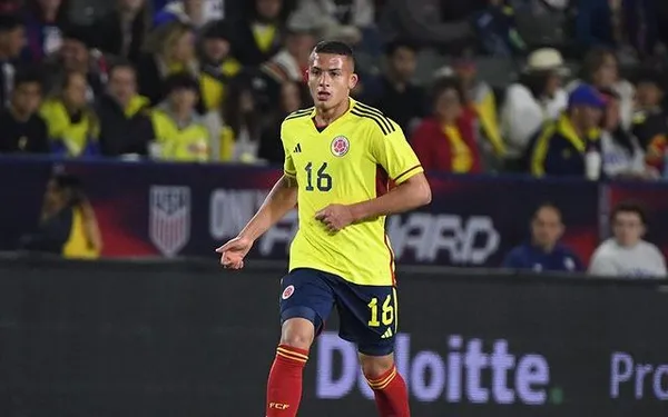 Castaño, refuerzo para el mediocampo (@kevincasta5)
