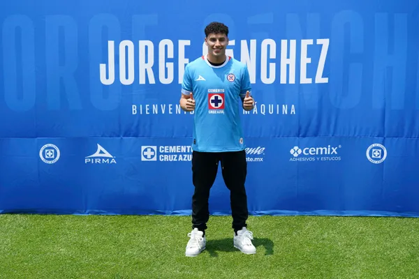 La habilitación de Jorge Sánchez llegaría para enfrfentar a Rayados (Imago 7)