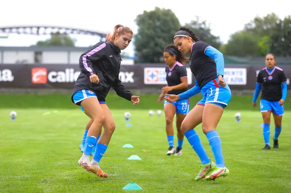 Nailea Vidrio con Cruz Azul (Imago7)
