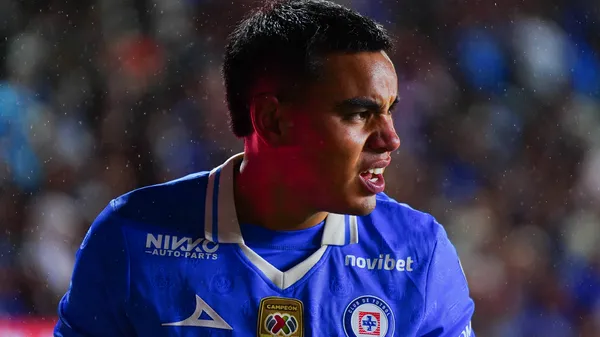 A pesar de ser líder en asistencias en Cruz Azul, Charly Rodríguez no ha podido trasladar ese nivel a la selección nacional