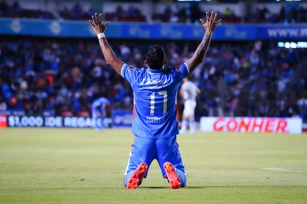 Alonso Escoboza podría volver a tener minutos con Cruz Azul (Imago 7)