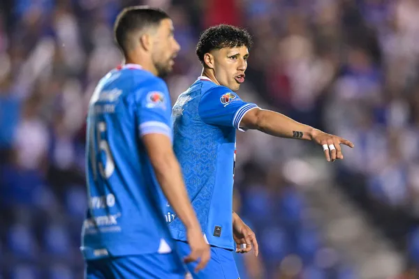 Nacho Rivero destacó la tarea de Jorge Sánchez como central (Imago 7)