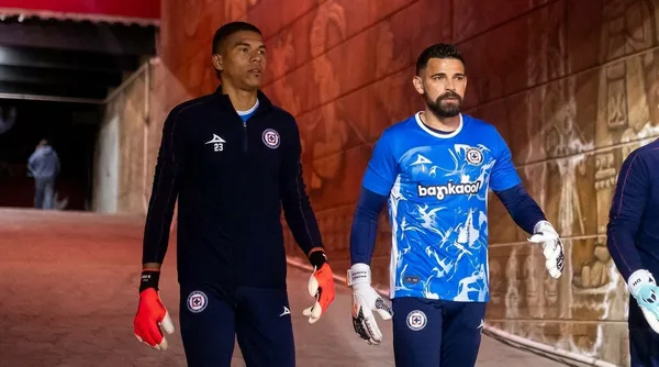 Flojas estadísticas para los porteros de Cruz Azul.