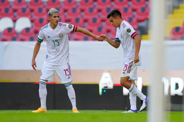 Antuna y Charly vuelven a compartir el Tri. (Imago 7)