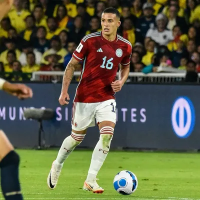 Kevin Castaño, en acción con Colombia. (Instagram @fcfseleccioncol)
