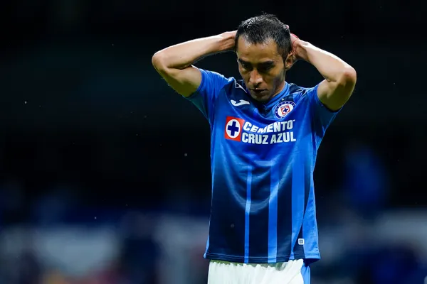 Después de nueve años, Cruz Azul busca rescindir a Rafa Baca (Imago7)