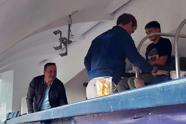 Víctor Velázquez presente en el ex Estadio Azul. (Foto: Vamos Azul)