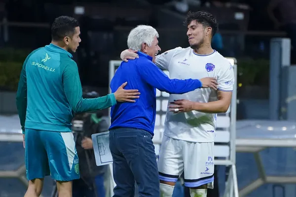 Carlos Salcedo y Ricardo Ferretti (Imago 7)
