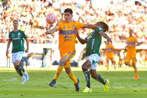 Loroña, apuntado para la lateral de Cruz Azul. (JAM Media)