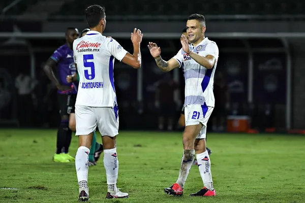 Cabecita Rodríguez e Igor Lichnovsky, ex de Cruz Azul campeones con América. (Foto: Imago7)