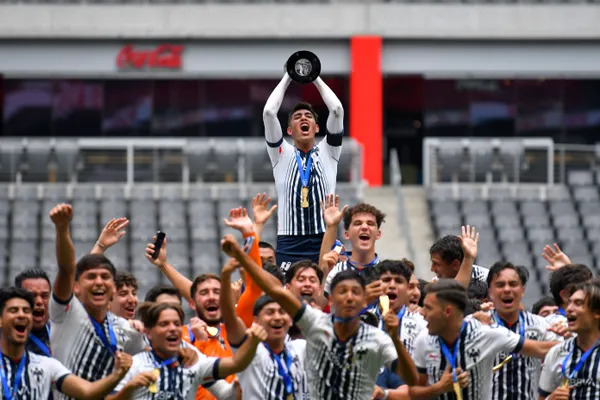 Rayados levantando el título (Imago 7)