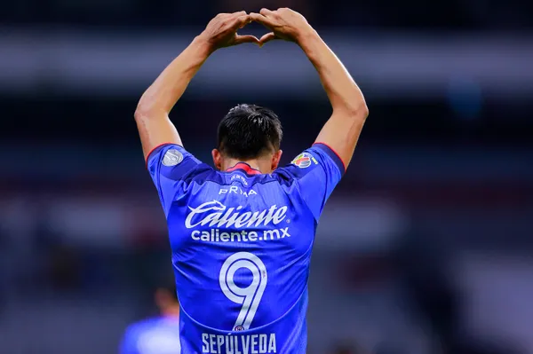 Ángel Sepúlveda hace dudar a la directiva de Cruz Azul (Jam Media)