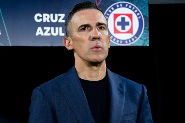 La particular reacción de Vicente Sánchez al Cruz Azul de Larcamón (Imago 7)