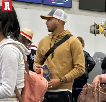 Juan Escobar en el aeropuerto (cortesía El Francotirador)