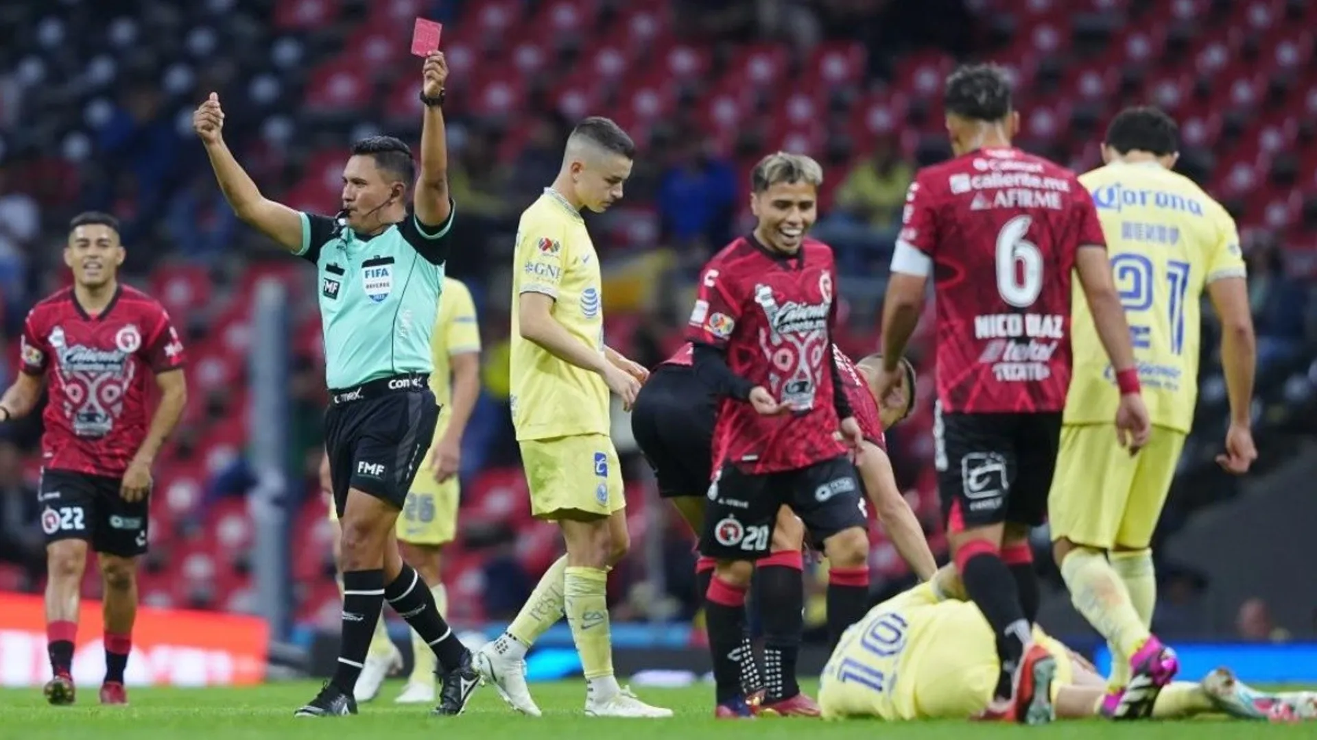 Ex Cruz Azul fue expulsado al minuto de ingresar contra el Club América