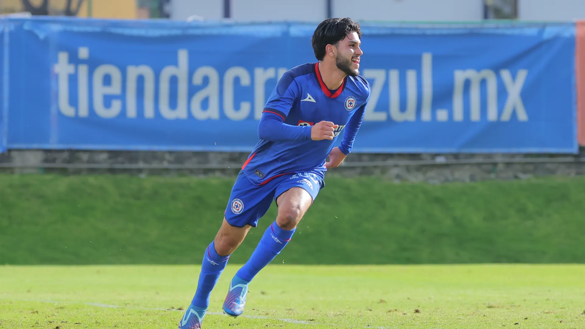 La genialidad del sobrino de Eugenio Derbez que echan en falta en el primer equipo de Cruz Azul
