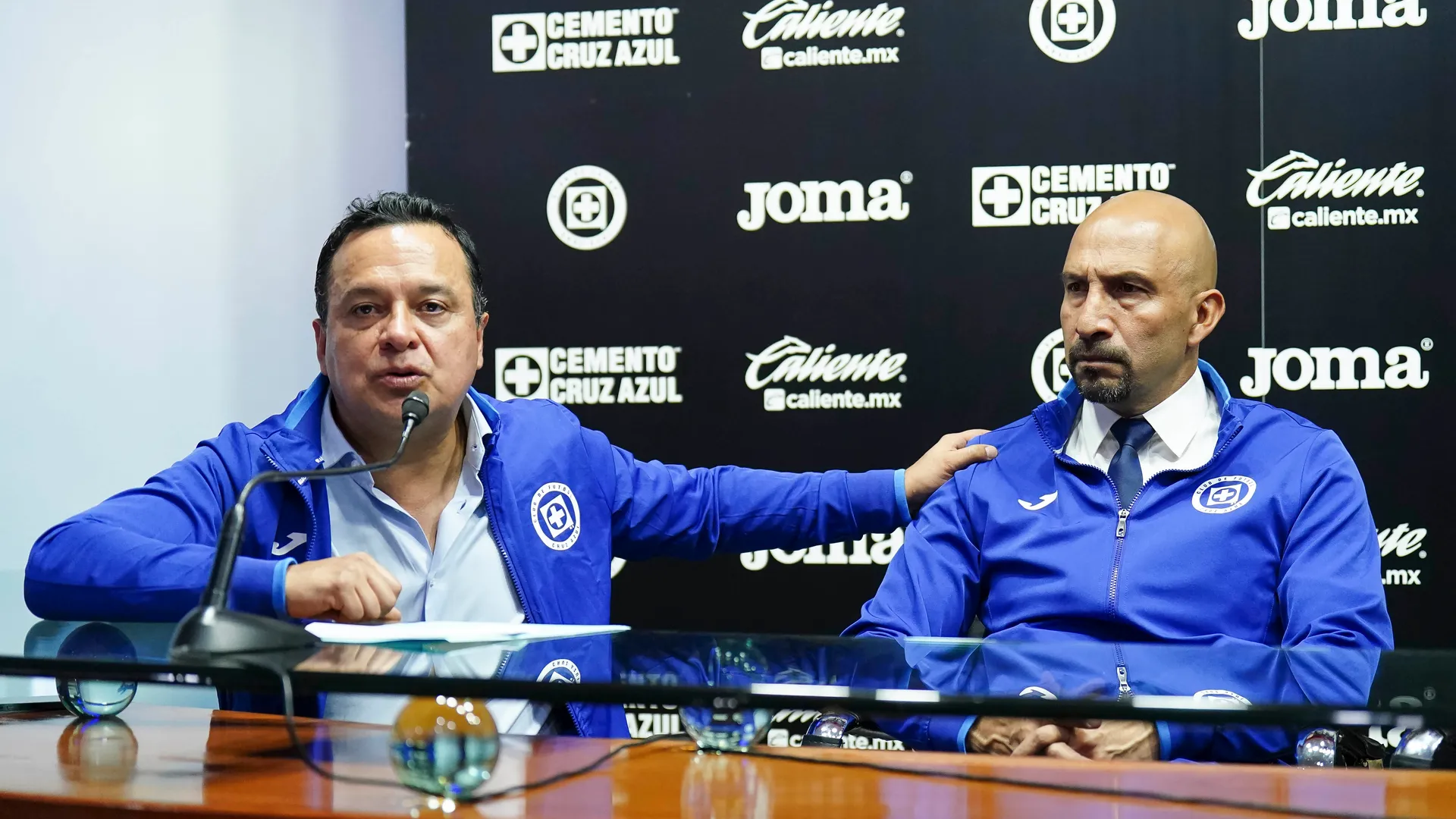 Cruz Azul oficializó la salida de Óscar Pérez
