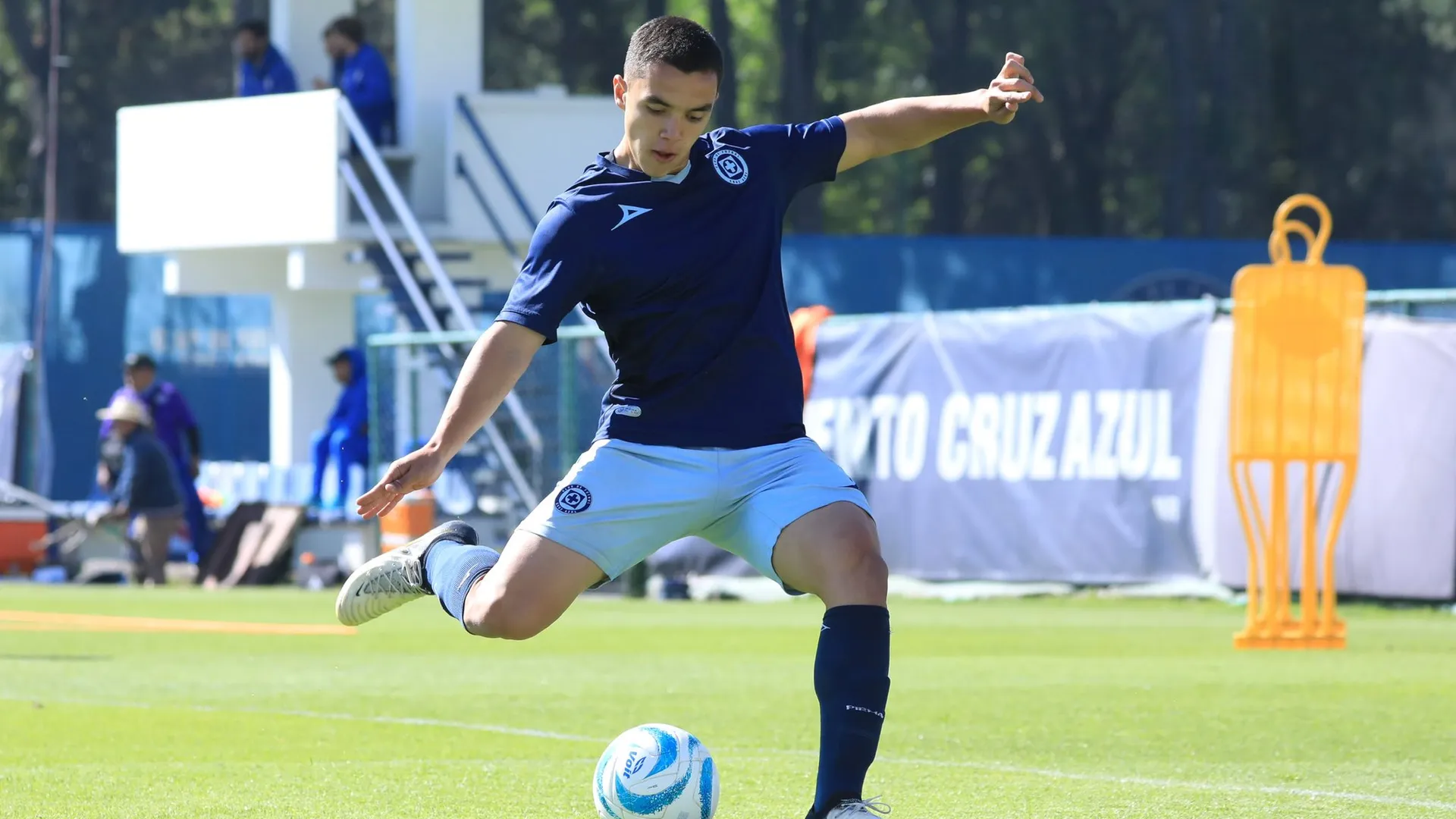 Clásico Joven: Cruz Azul confirmó el uniforme con el que jugará ante América en la Jornada 8