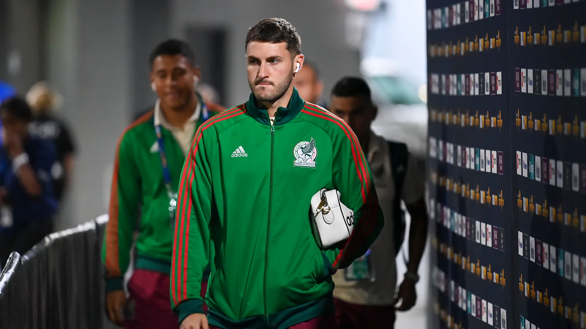 Santiago Giménez no sería titular en el México vs Australia