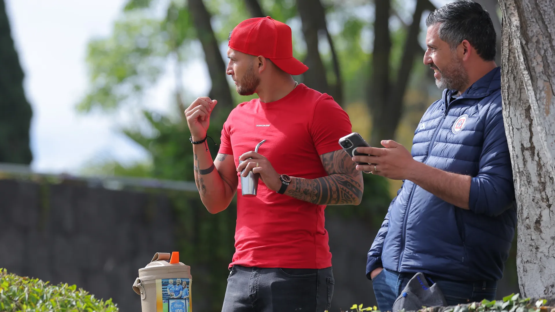 Cruz Azul: Juan Escobar es visto en el aeropuerto, ¿con rumbo a Paraguay?