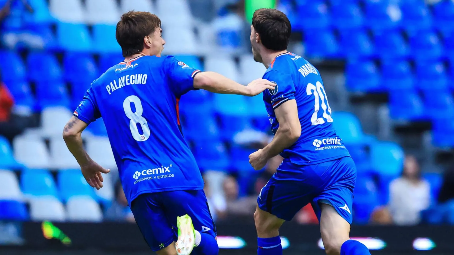 Agustín Palavecino y José Paradela: la dupla que empieza a ilusionar a Cruz Azul. (Twitter Cruz Azul)