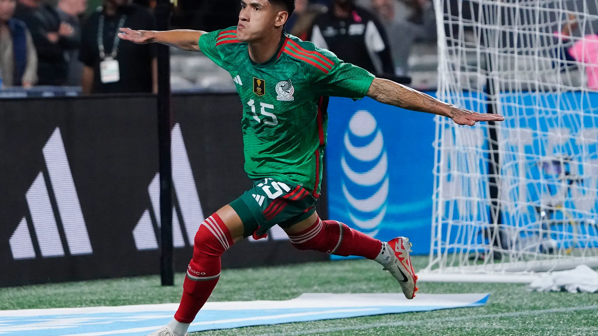 Con sello de Cruz Azul: Antuna superó a Palencia como goleador de la Selección mexicana