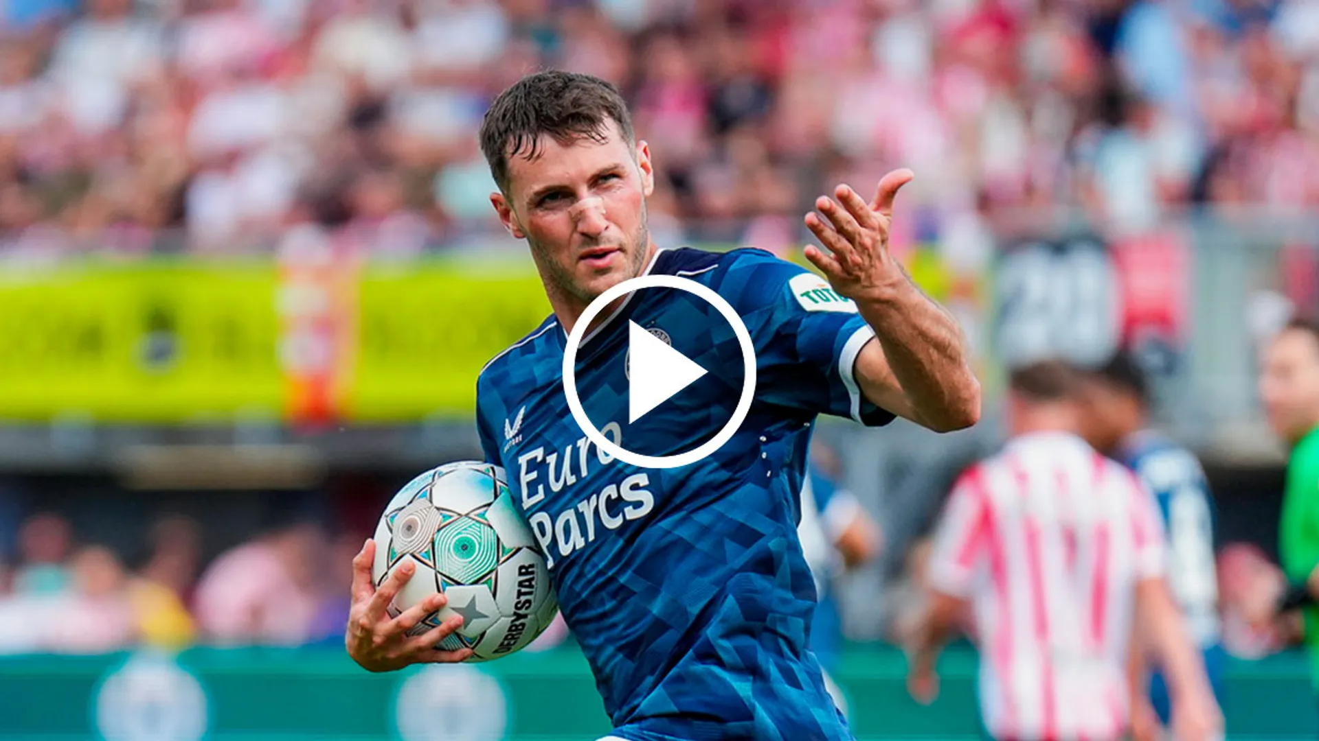 Santiago Giménez marcó su primer gol de la temporada. ¡El Bebote está de vuelta!