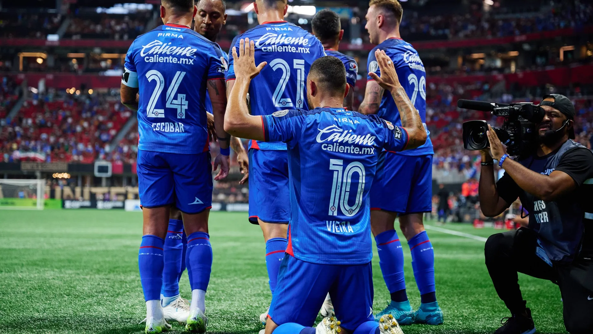 Moisés Vieira se fue de Cruz Azul. ¿Quién usará la 10?