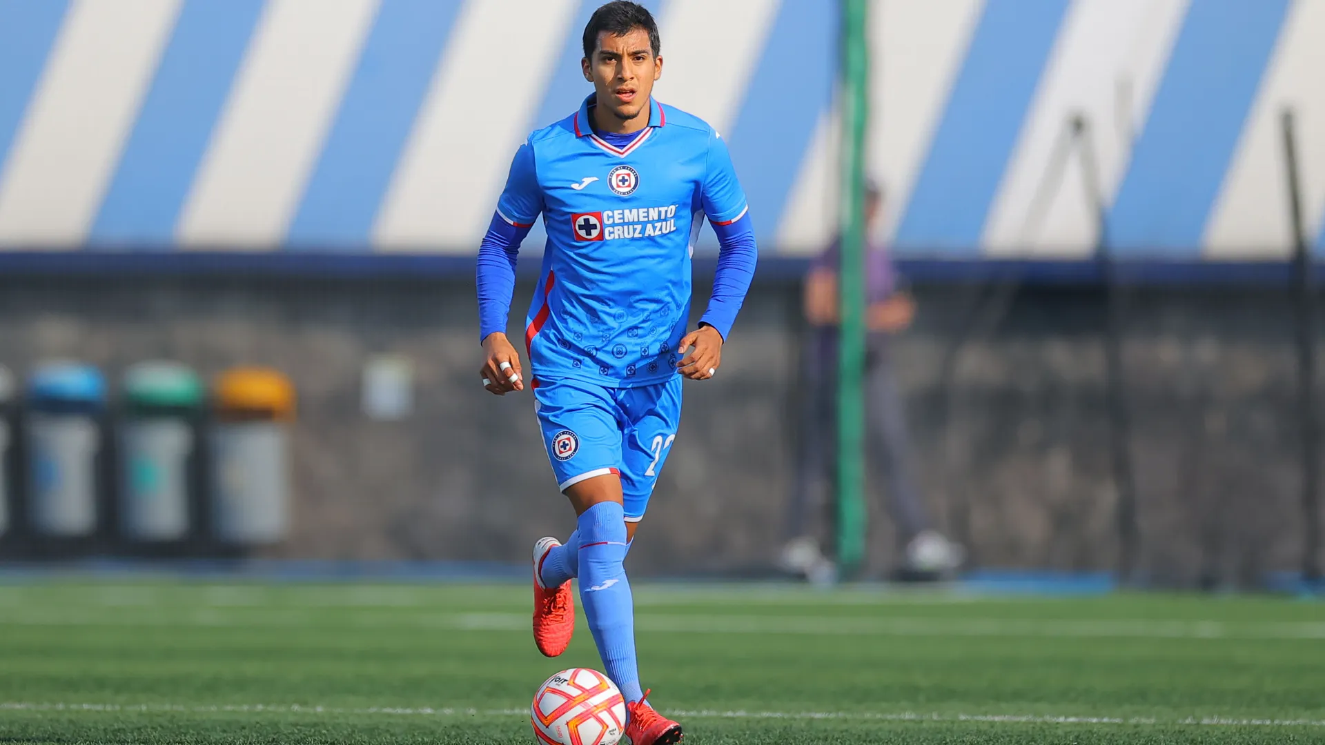 Alan Zubiri, nuevo futbolista del primer equipo de Cruz Azul.