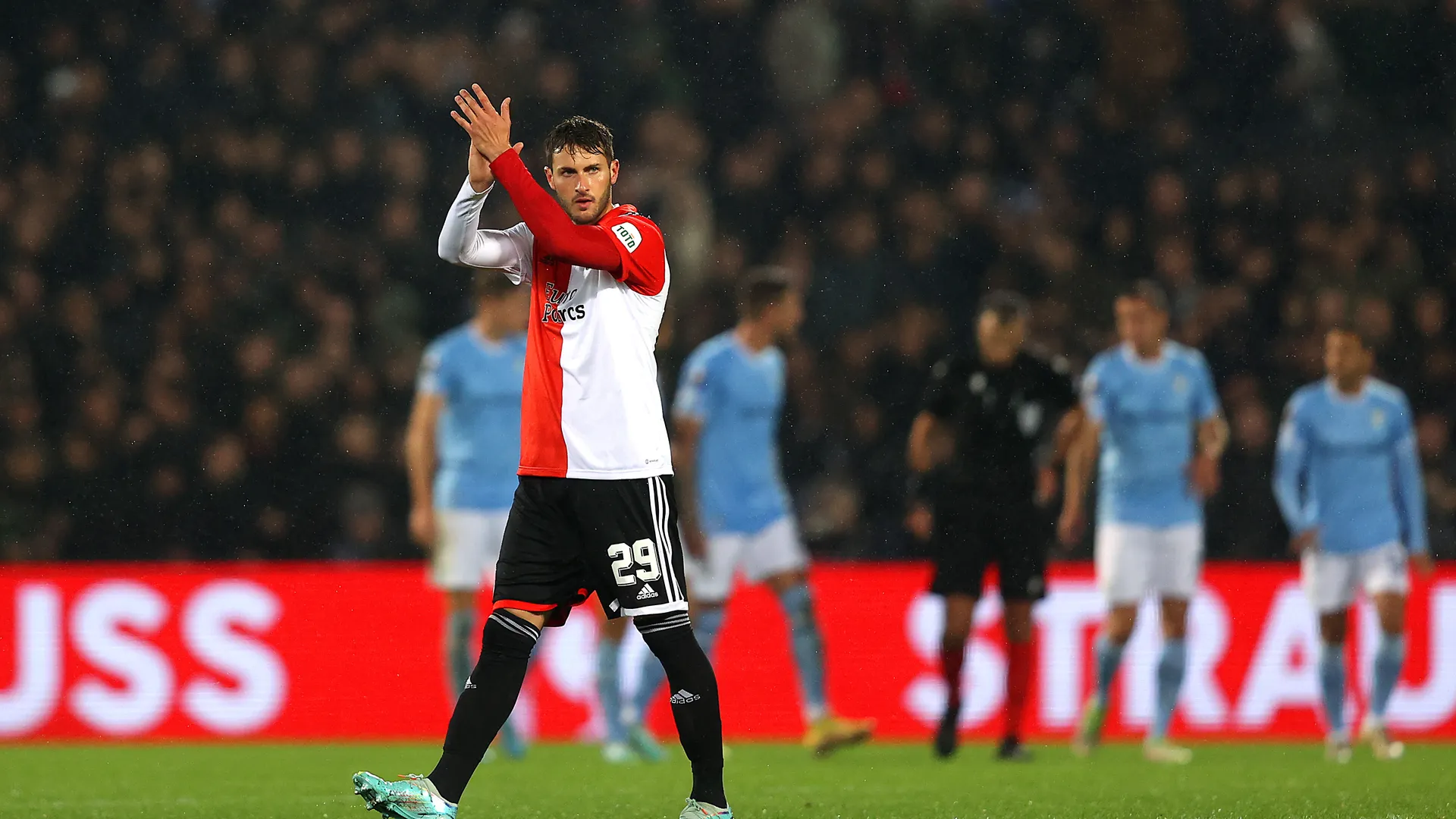 Feyenoord vs. Roma: ¿cómo y dónde ver el partido de la Europa League con Santiago Giménez?
