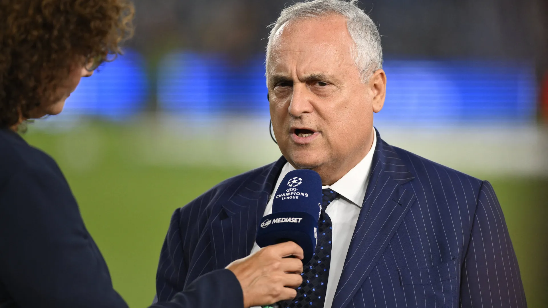 "¿Por qué no lo fichamos?": Presidente del Lazio explota tras el doblete de Santiago Giménez