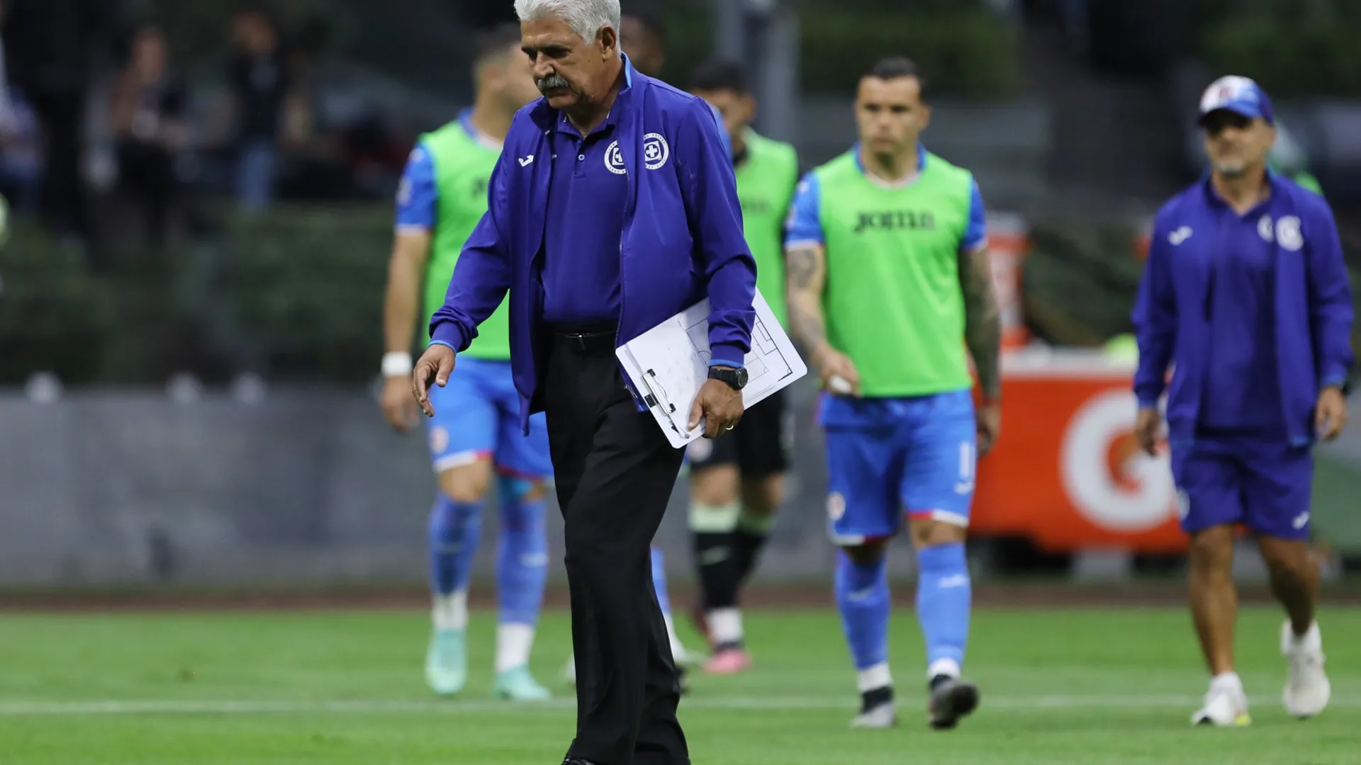 El FICHAJE de Cruz Azul que todavía se podría CAER de último momento | REFUERZOS 2023