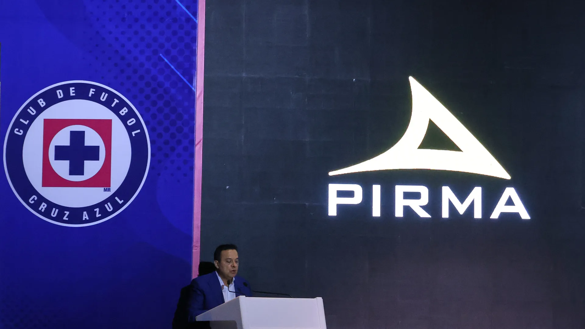 Cruz Azul anunció su extensión de contrato con Pirma.