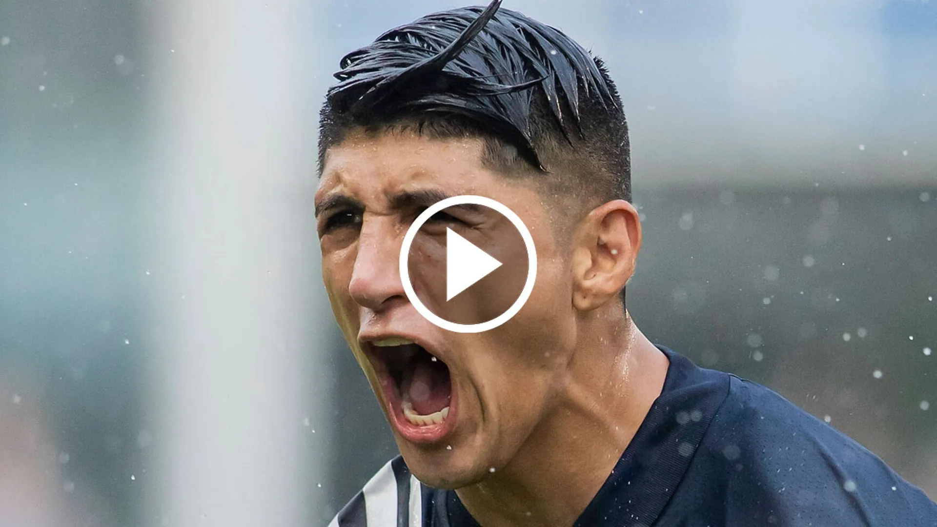 VIDEO: La fea acción de Alan Pulido que hace dudar a Cruz Azul