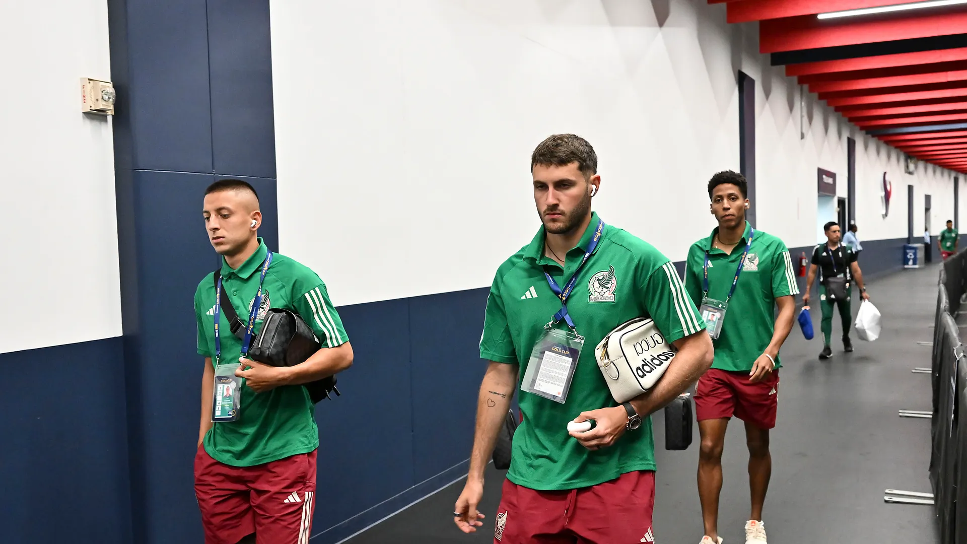 Cruz Azul emocionado con Santi Giménez y Roberto Alvarado