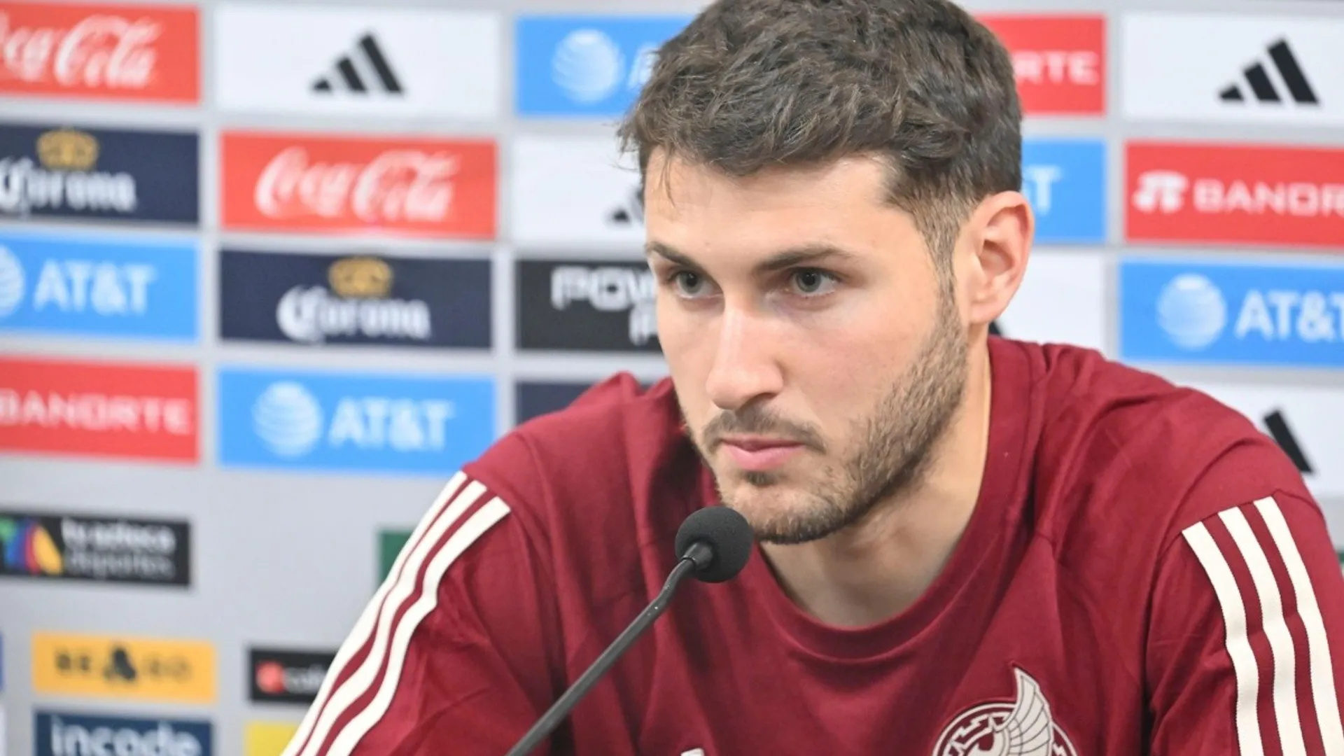 Santiago Giménez rompió el silencio: ¿lo quiere el Benfica?