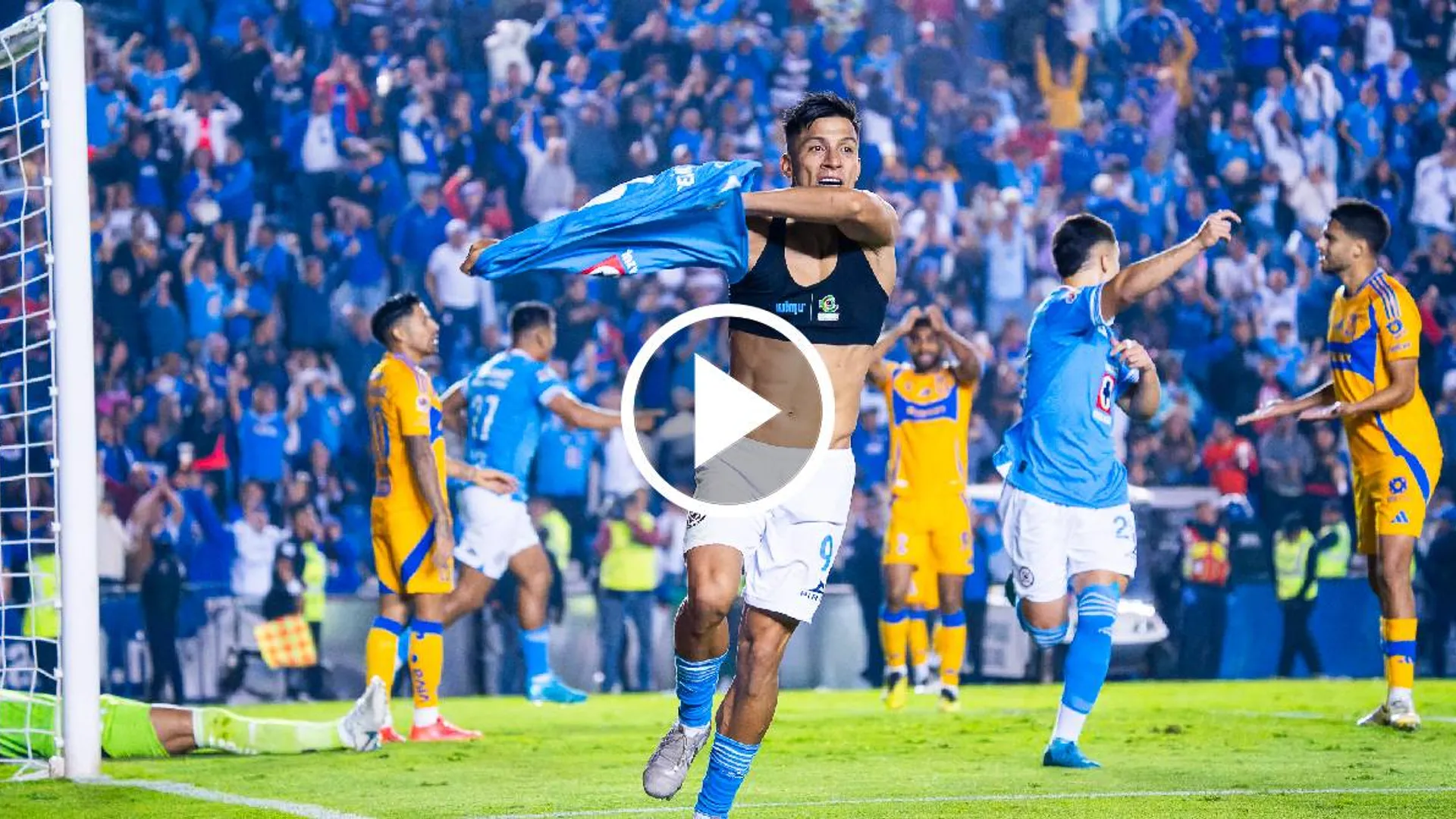 Sepúlveda se vistió de héroe para Cruz Azul.