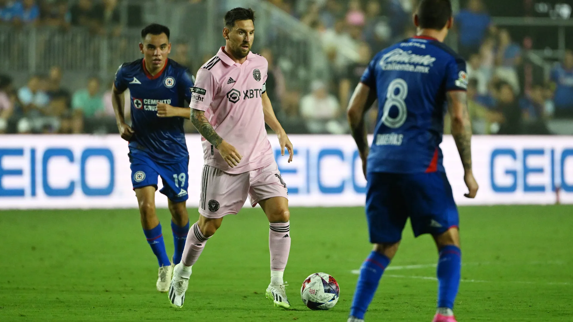 Los más destacados de Cruz Azul enfrentarían a Lionel Messi.