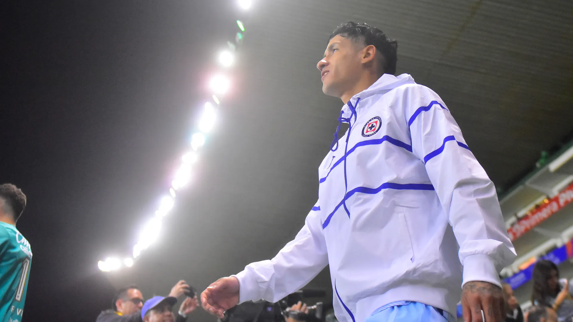 ¿Cuánto cuesta la chamarra blanca de Pirma que estrenó Cruz Azul y dónde comprarla?