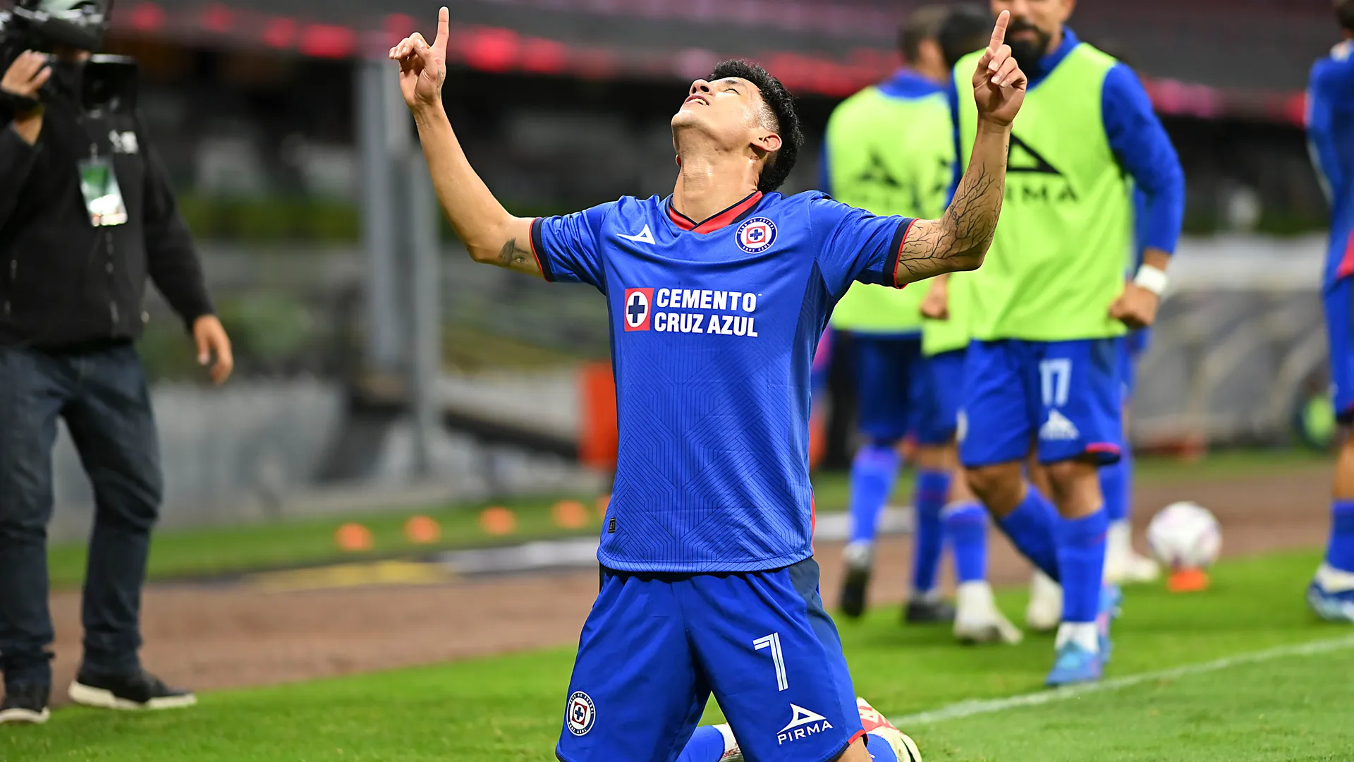VIDEO: Uriel Antuna anota el segundo y acerca victoria para Cruz Azul