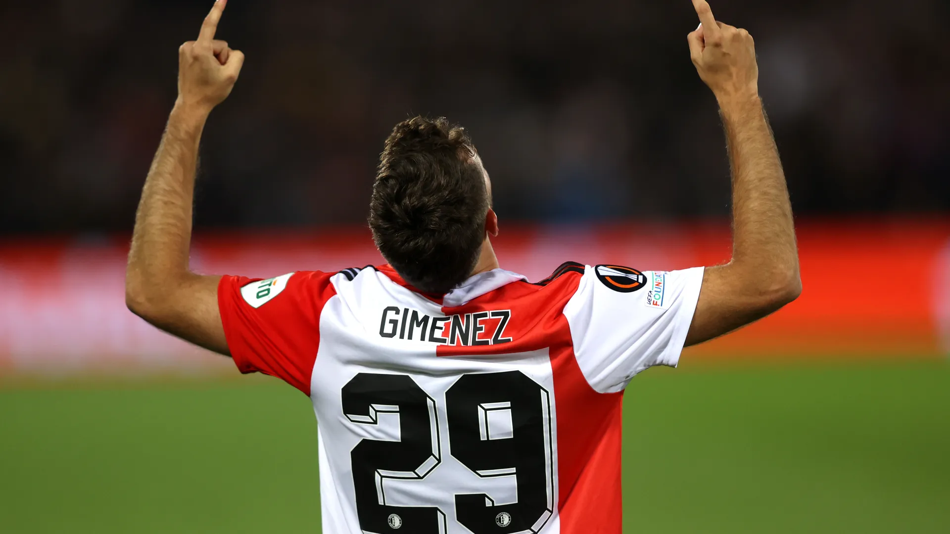 "Odia que lo traten como superestrella": Fer Serrano saca el lado más personal de Santiago Giménez