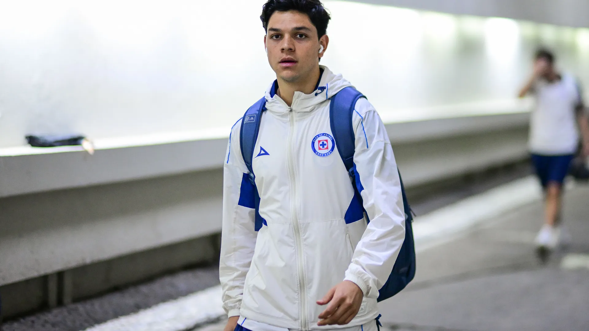 A pesar de ganar, afición de Cruz Azul pide que este jugador no sea titular y sí Amaury García