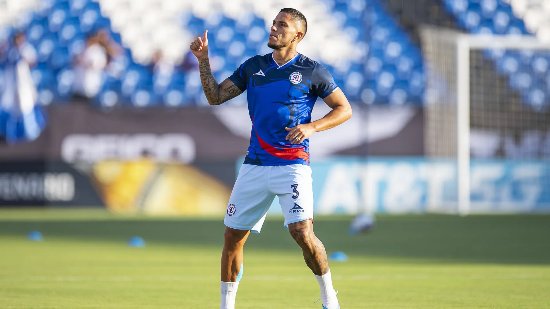 "Ustedes vieron como se puso esa persona y ya no pude...": Carlos Salcedo responde a la polémica