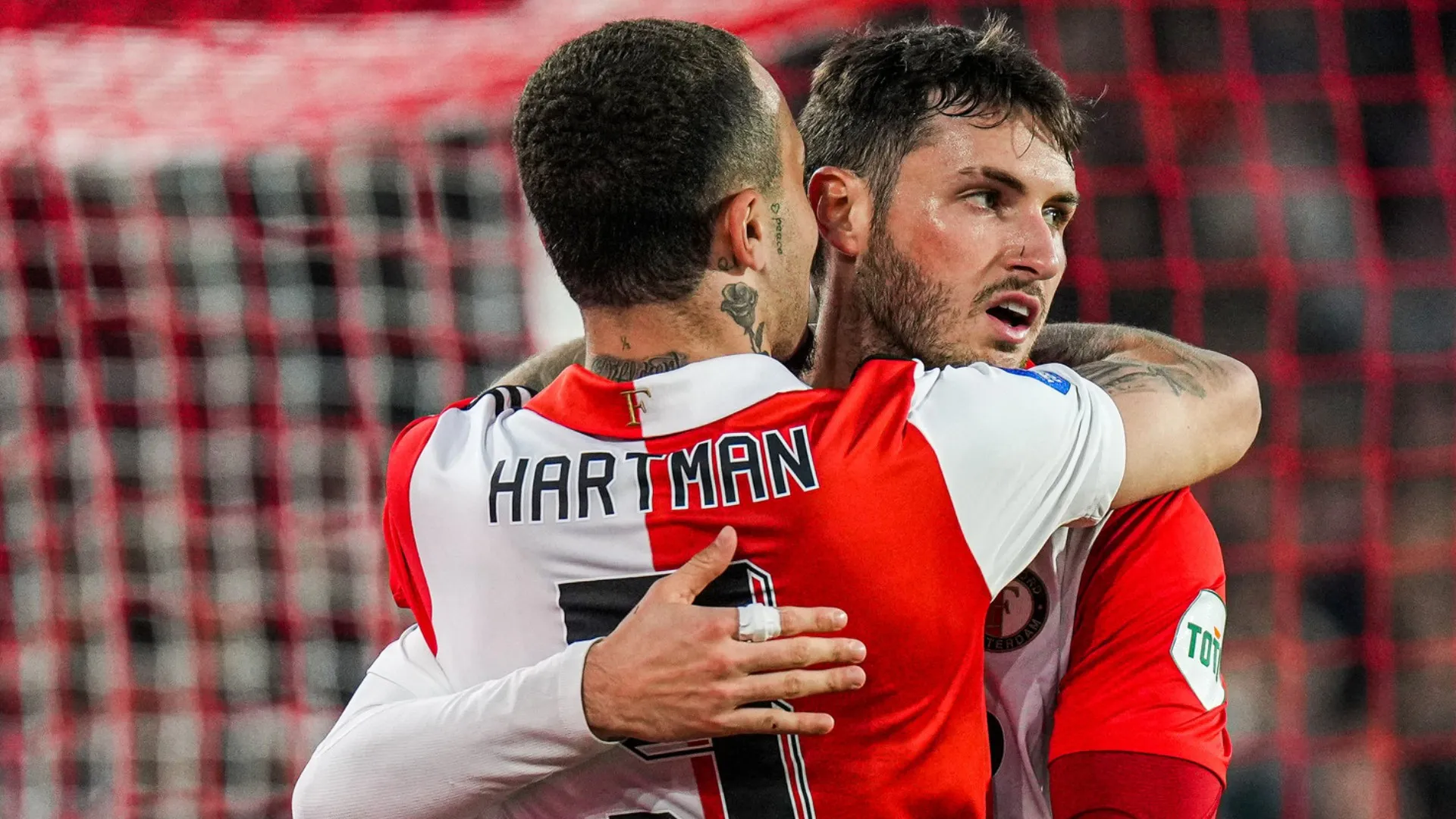 ¡Polémica! La Eredivisie dictamina que Santi Giménez no logró doblete