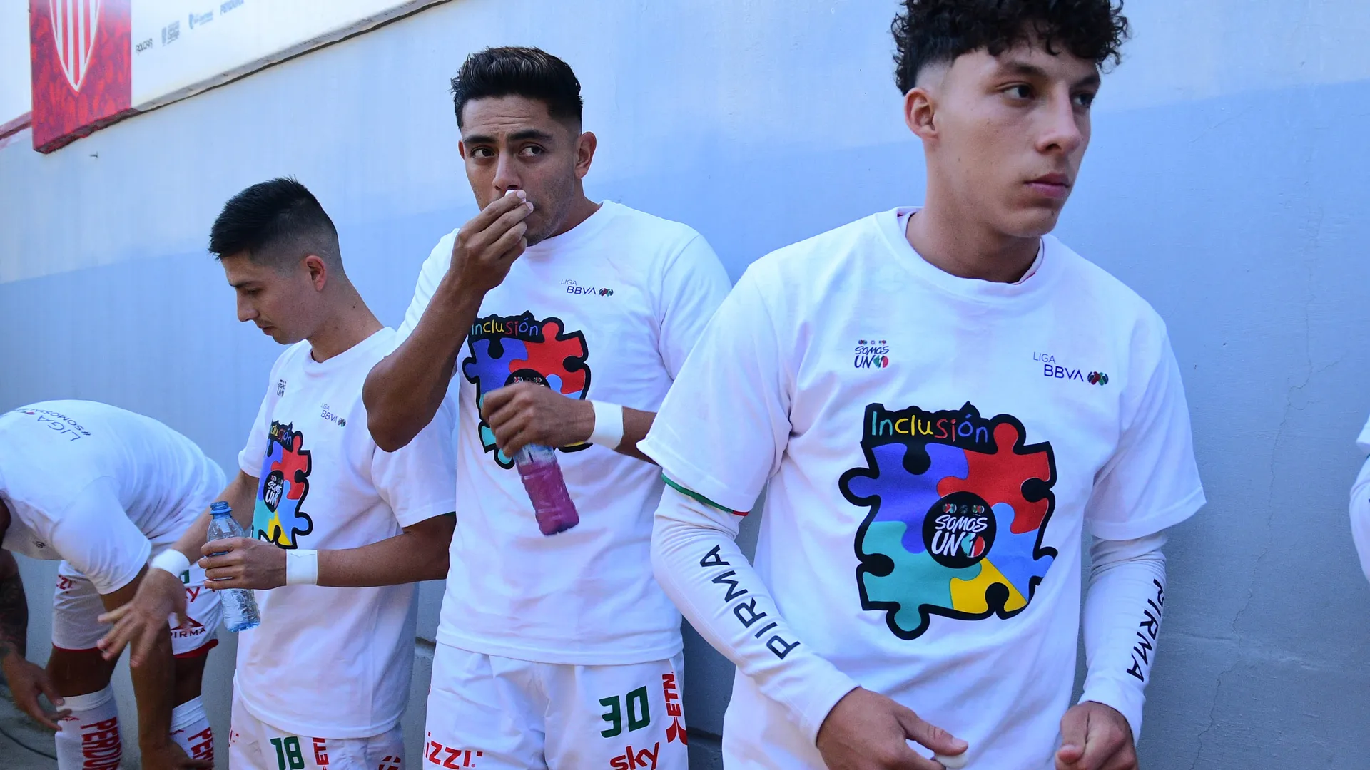 América se aprovecha de la indecisión de Cruz Azul y se acerca a Heriberto Jurado