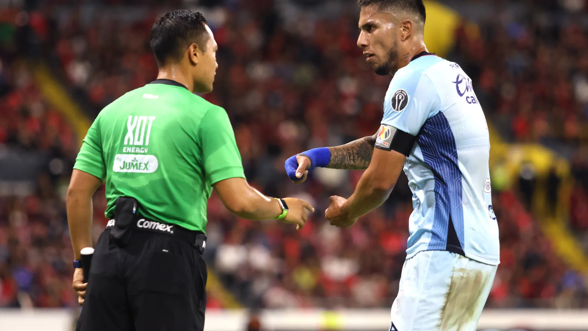 "Una falta de respeto": Afición de Cruz Azul estalla por la capitanía de Carlos Salcedo